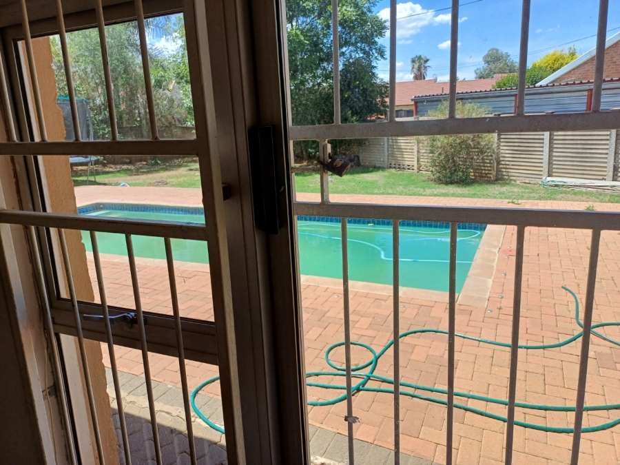 To Let 5 Bedroom Property for Rent in Fichardt Park Free State